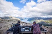 Jonas Saalbach & Einmusik live from Lysefjord, Norway (Cercle/Facebook)