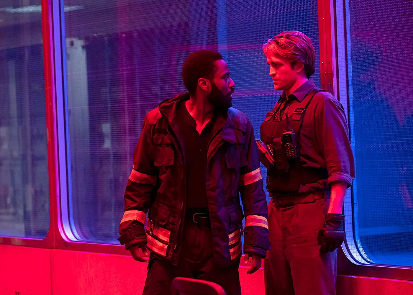 John David Washington og Robert Pattinson i Tenet (SF Studios Norge/Warner Bros.)