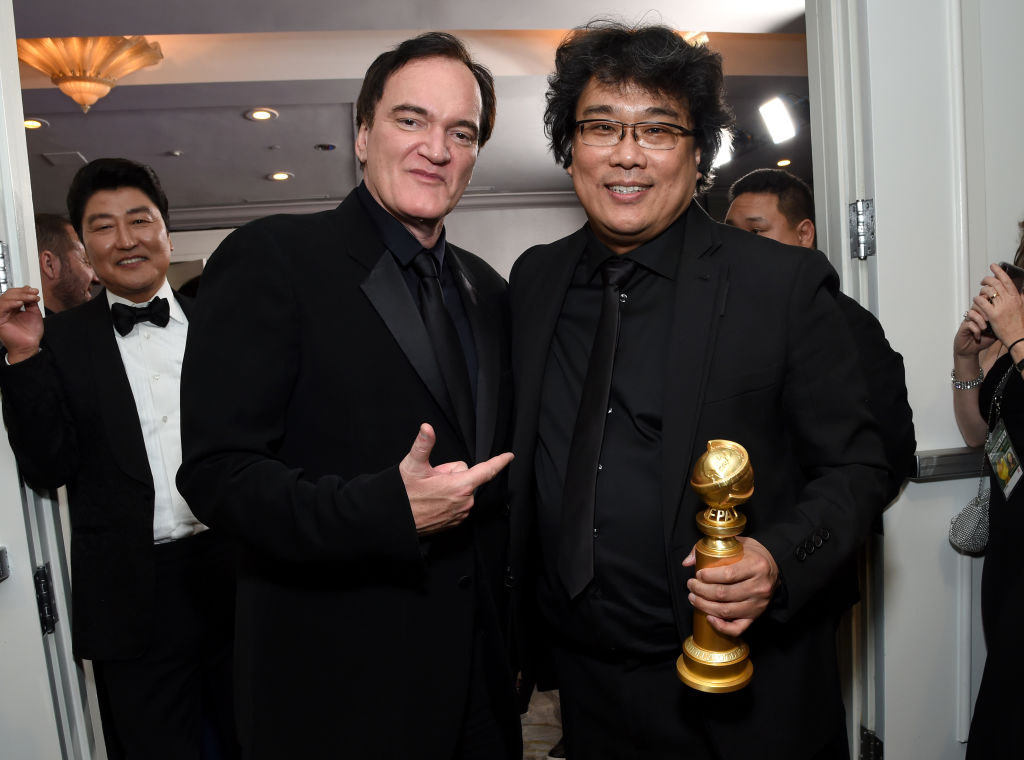 Quentin Tarantino med sin favoritt Bong Joon-ho etter årets Oscar-utdeling (Michael Kovac/Getty)