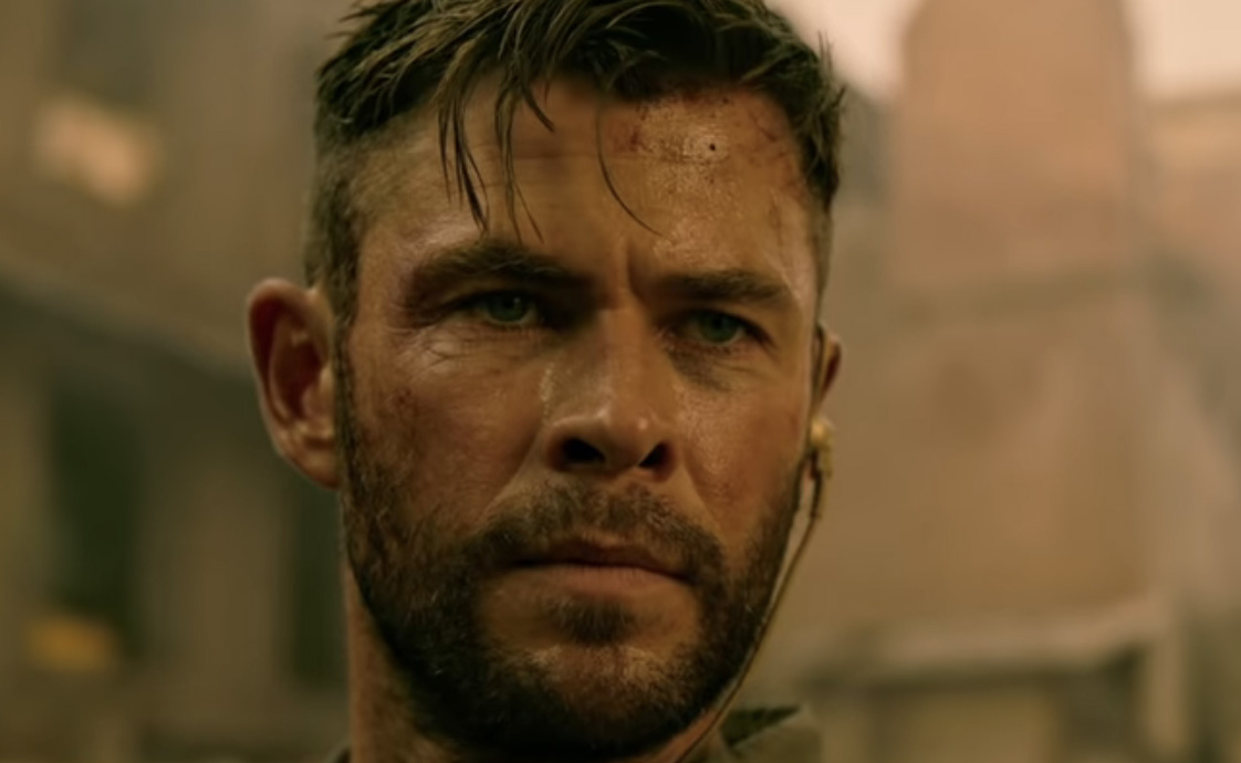 Chris Hemsworth lager kaos i India og Thailand i Extraction (Netflix)