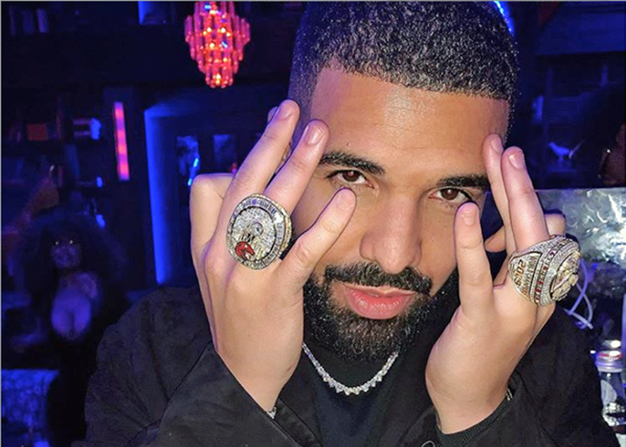 Drake åpner lommeboken - men ikke på vidt gap? (Instagram/champagnepapi)