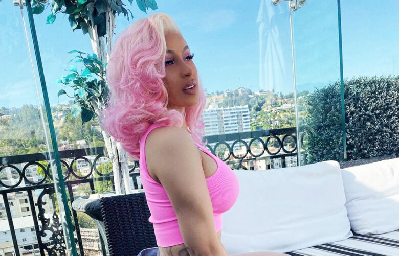 (Instagram/iamcardib)