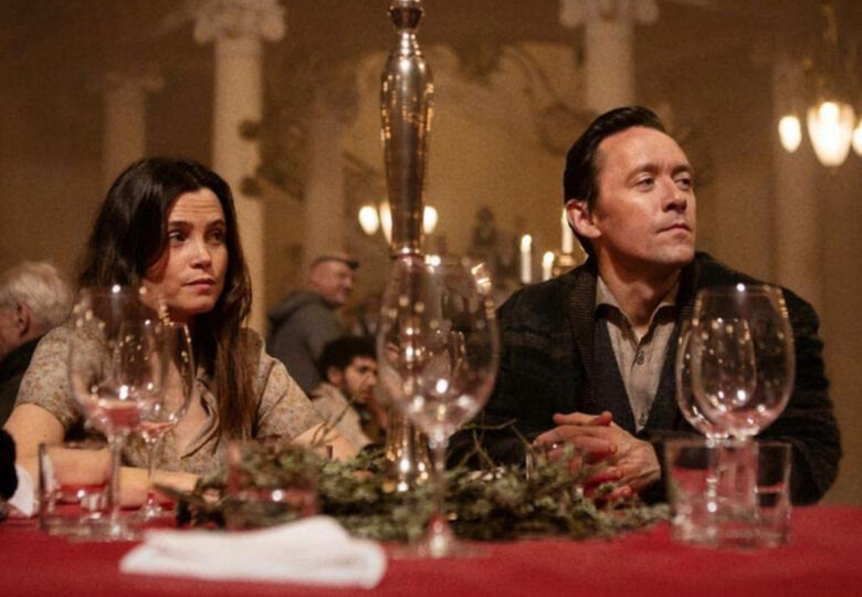Gitte Witt som Leonora og Thomas Gullestad som Jacob i Kadaver (Netflix)