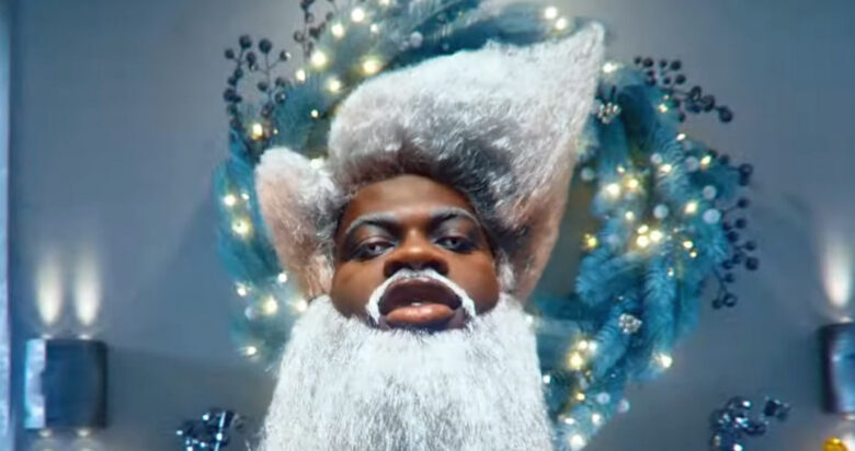 Lil Nas X som julenissen i HOLIDAY (Columbia/Sony)
