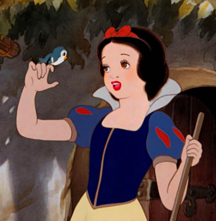 Snow White alias Snøhvit blir levende via Rachel Zegler (Disney)