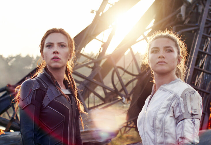 Black Widow x 2: Scarlett Johansson som Natasha Romanoff, Florence Pugh som Yelena Belova (Marvel/Disney)