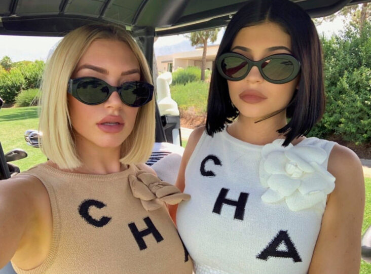 Stassie Karanikolaou og Kylie Jenner trenger ikke å følge ny norsk influencer-lov (Instagram/stassiebaby)