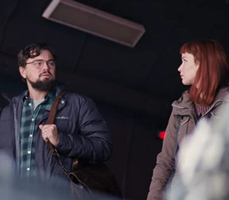 Leonardo DiCaprio som Dr. Randall Mindy, Jennifer Lawrence som Dr. Kate Dibiasky (Netflix)