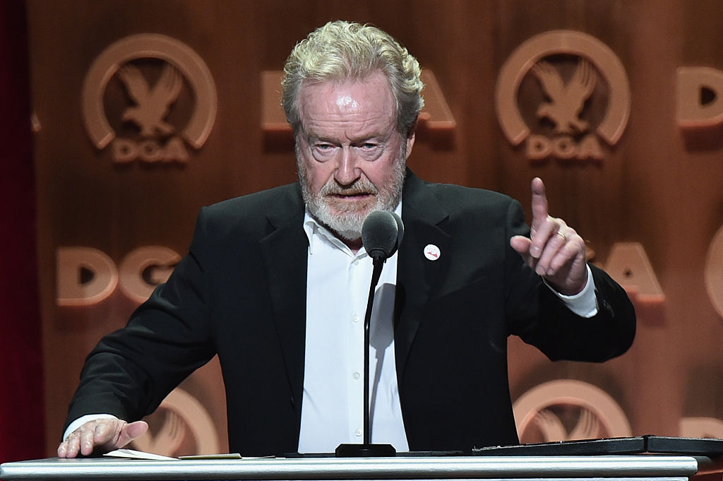 Ridley Scott tar i mot pris for The Martian på Directors Guild of America Awards at the Hyatt Regency Century Plaza i Los Angeles i 2016 (Alberto E. Rodriguez/Getty/DGA)