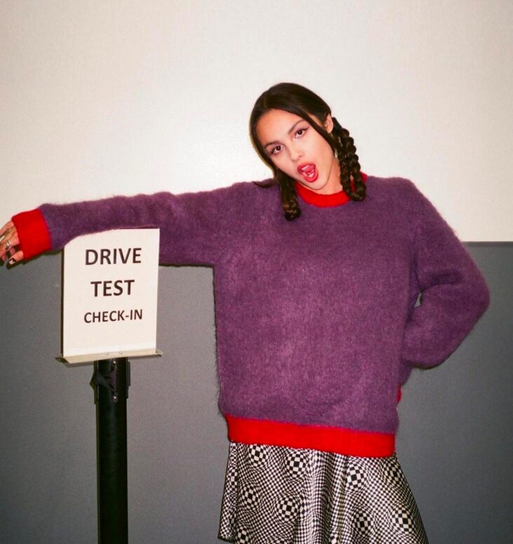 Olivia Rodrigo fikk sitt drivers license på fjerde forsøk (Instagram/oliviarodrigo)