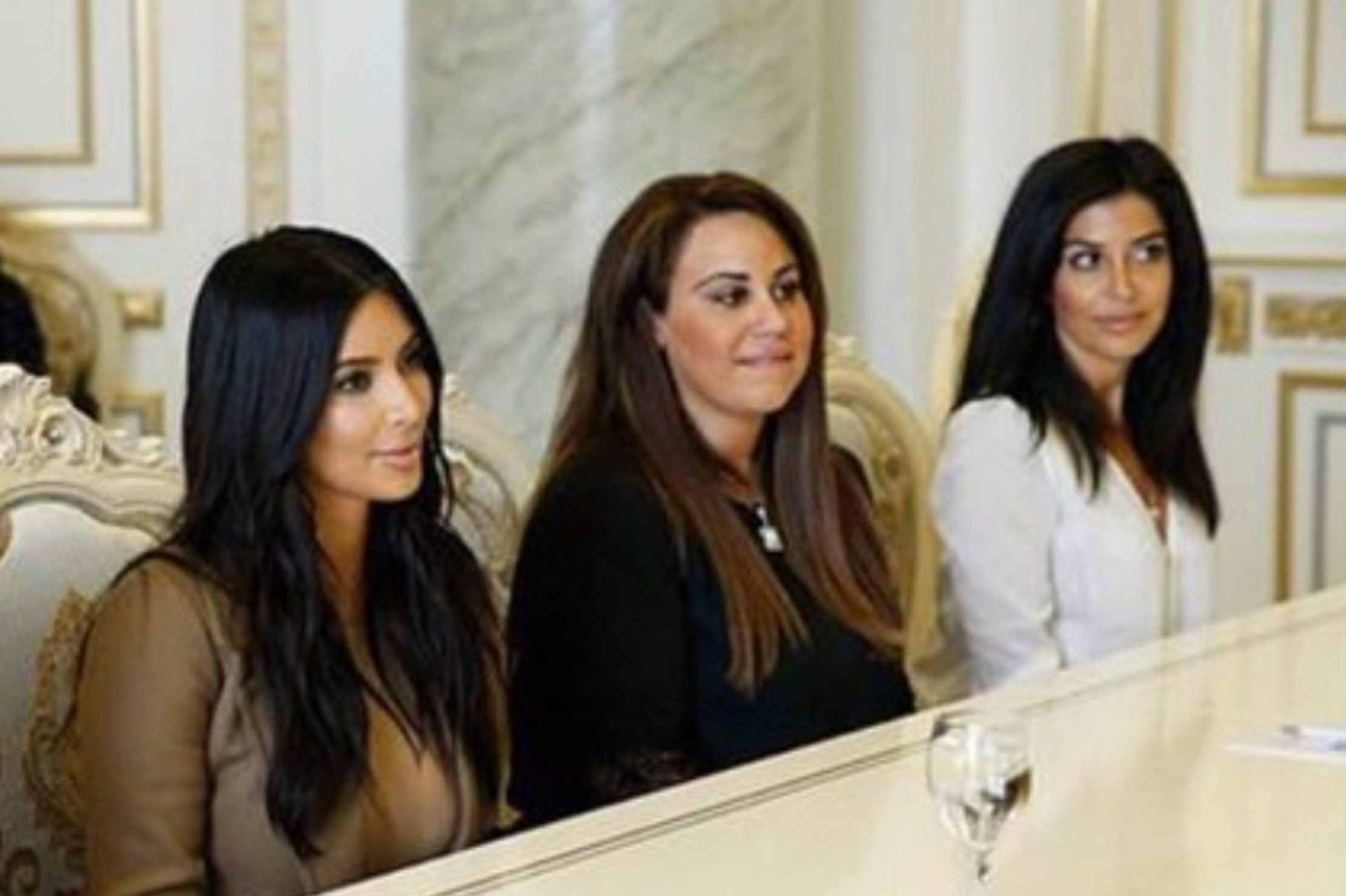 Kim med kusinene Kara og Kourtni. Krista er ikke med (Instagram/kimkardashian)