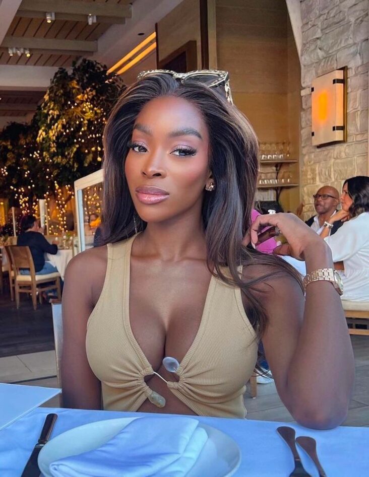 Chelsea Lazkani Chelsea Adefioye uk selling sunset season 6 Chrishell Stause Emma Hernan of Mary Fitzgerald Christine Quinn QB son Christian Georges Dumontet chelsealazkani onlyfans