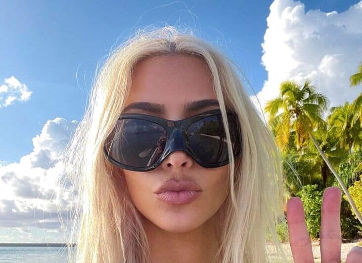 Kim Kardashian Instagram side part sidepart sideskill hår