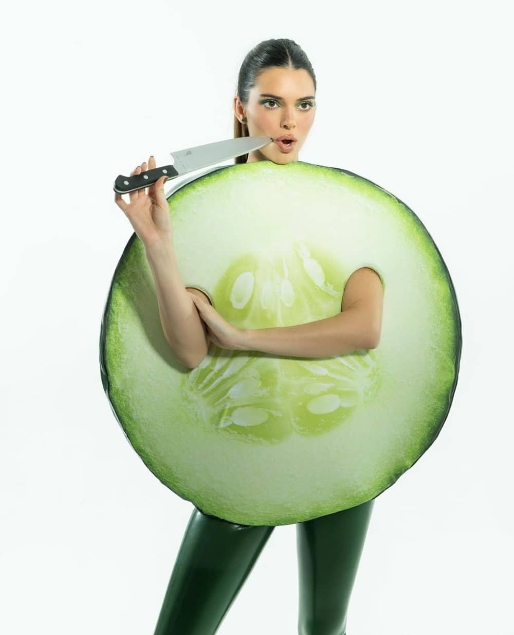 Kendall Jenner cucumber halloween-kostymer costume 2022
