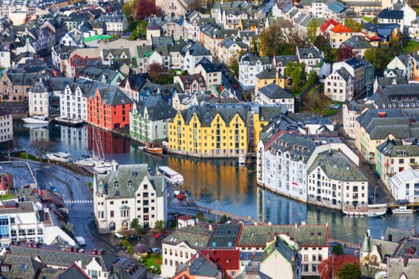 Norsk musikk og Norges land her representert av vakre Ålesund (Lars Johansson/EyeEm)