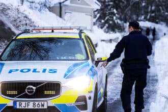 Arkivbilde fra 2022 av en politibetjent i Stockholm z.e 1cuz (Nils Petter Nilsson/Getty)