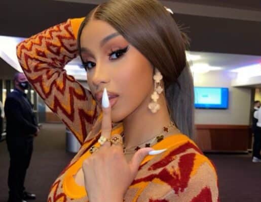Cardi B svarer etter kritikk om tweet om Dalai Lama