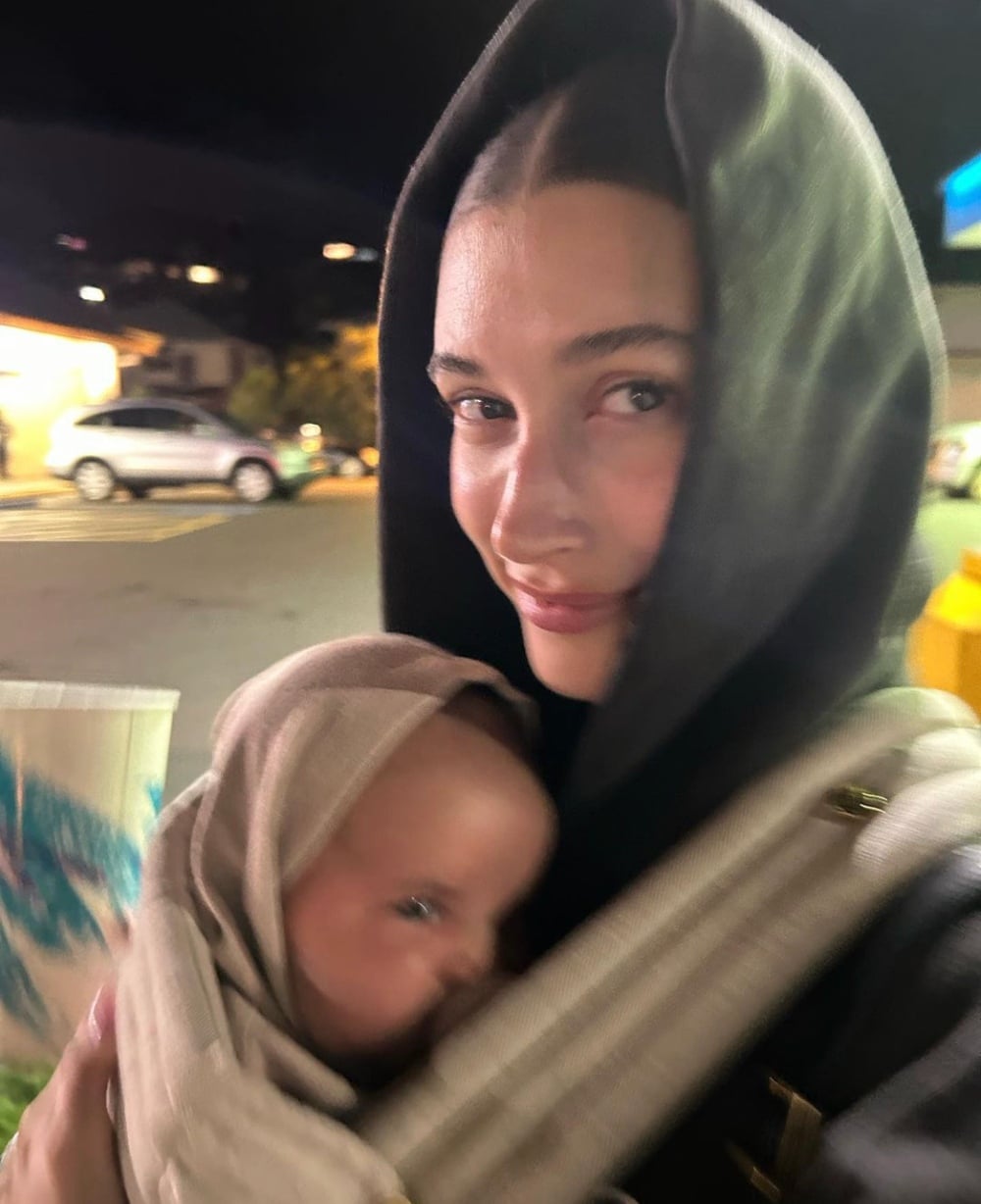 Hailey Bieber barn