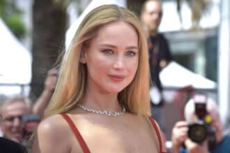 Jennifer Lawrence på filmfestivalen i Cannes i mai 2023 med No Hard Feelings i kofferten på premieren til den franske thrilleren Anatomie d'une chute alias Anatomy of a Fall (Rocco Spaziani/Mondadori)