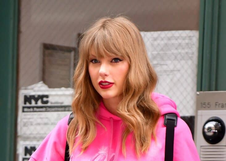 Taylor Swift Barbie - botlegges for forsopling utenfor leiligheten hennes i Tribeca New York