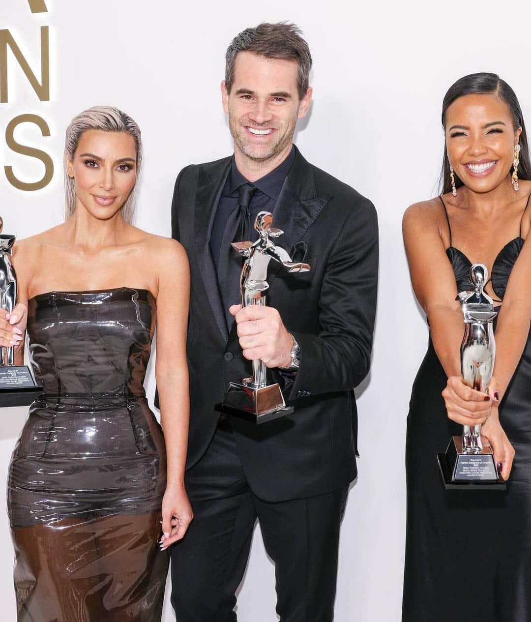 Kim Kardashian, svenske Jens Grede og Emma Grede vinner Innovation Award under CFDA Fashion Awards i 2022 (Instagram/emmagrede)
