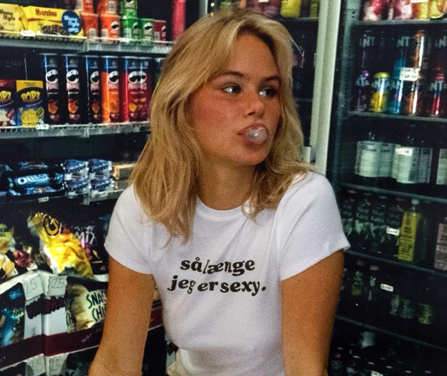 Hvem Er Annika Bak Hitl ten S L nge Jeg Er Sexy 730 no hvem-er-annika-bak-hitl-ten-s-l-nge-jeg-er-sexy-730-no