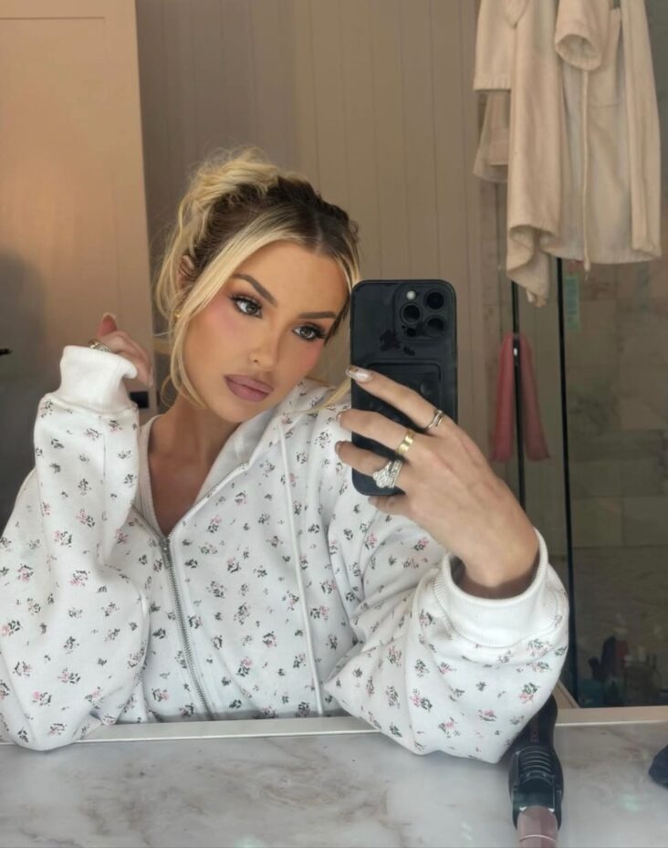 (Instagram/tanamongeau)