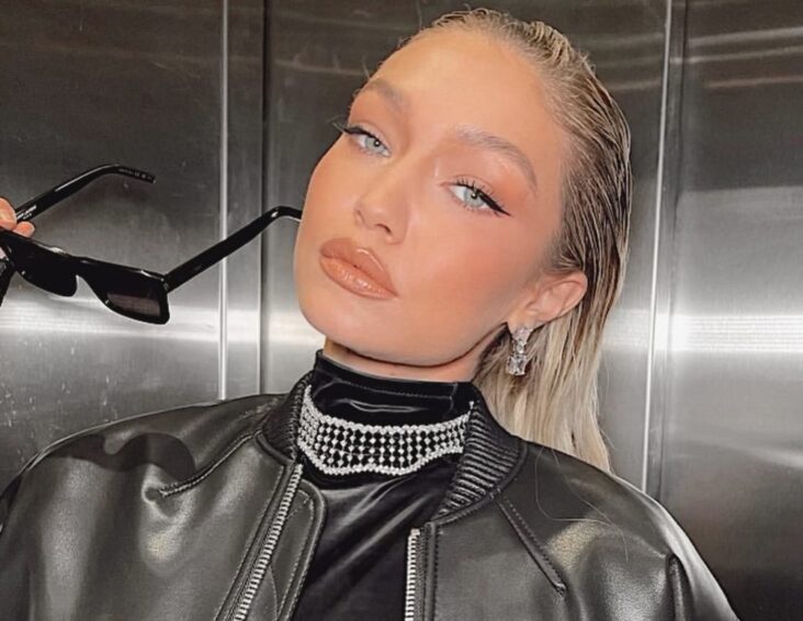 Gigi Hadid Bradley Cooper Instagram official bursdag kyss