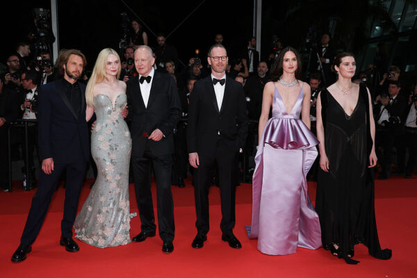 Anders Danielsen Lie, Elle Fanning, Stellan Skarsgård, Joachim Trier, Renate Reinsve and Inga Ibsdotter Lilleaas på verdenspremieren til Affeksjonsverdi alias Sentimental Value på Cannes Film Festival 21. mai 2025 (Pascal Le Segretain/Getty)
