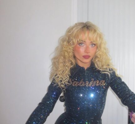 sabrina carpenter man's best friend album cover