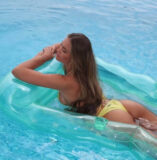 sophie stray spetalen taste rambow pool video norsk musikk