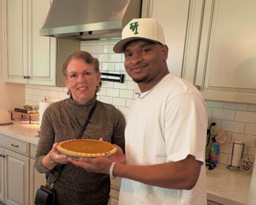Jamal Hinton og Wanda Dench thanksgiving 10 years
