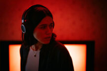 undertone premiere kino norge a24 Nina Kiri og Adam DiMarco på premieren til A24-filmen Undertone på Sundance Film Festival på Library Center Theatre i Park City i Utah i januar 2026 (Neilson Barnard/Getty)