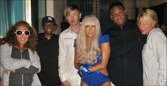 RAY KAY MED LADY GAGA OG HENNES ENTOURAGE (PRIVAT)