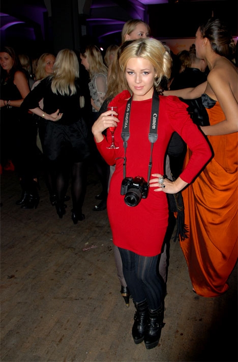 Costume Awards med Jenny Skavlan, Charlotte Thorstvedt, Samsaya, Sonja Wanda, Elisabeth Carew, Pia Tjelta, Sivert Høyem, Iselin Engan, Maya Vik mm