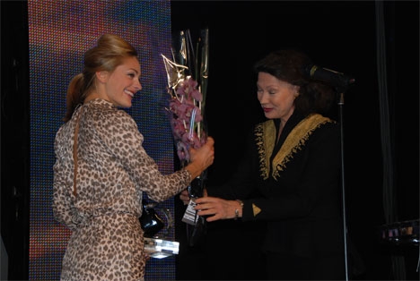 Costume Awards med Jenny Skavlan, Charlotte Thorstvedt, Samsaya, Sonja Wanda, Elisabeth Carew, Pia Tjelta, Sivert Høyem, Iselin Engan, Maya Vik mm