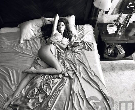 Sofia Vergara goes braless for GQ