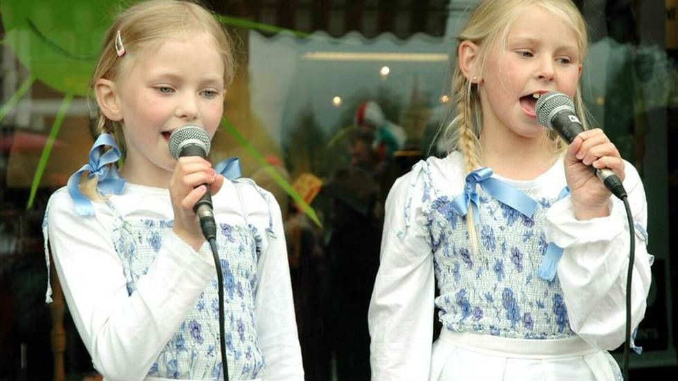 ASTRID OG CELINE ALIAS POPGRUPPEN AC: THE BLUE SNOOPIES (FACEBOOK)