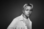 ULTRALEVD LIV (SIMON SKREDDERNES)